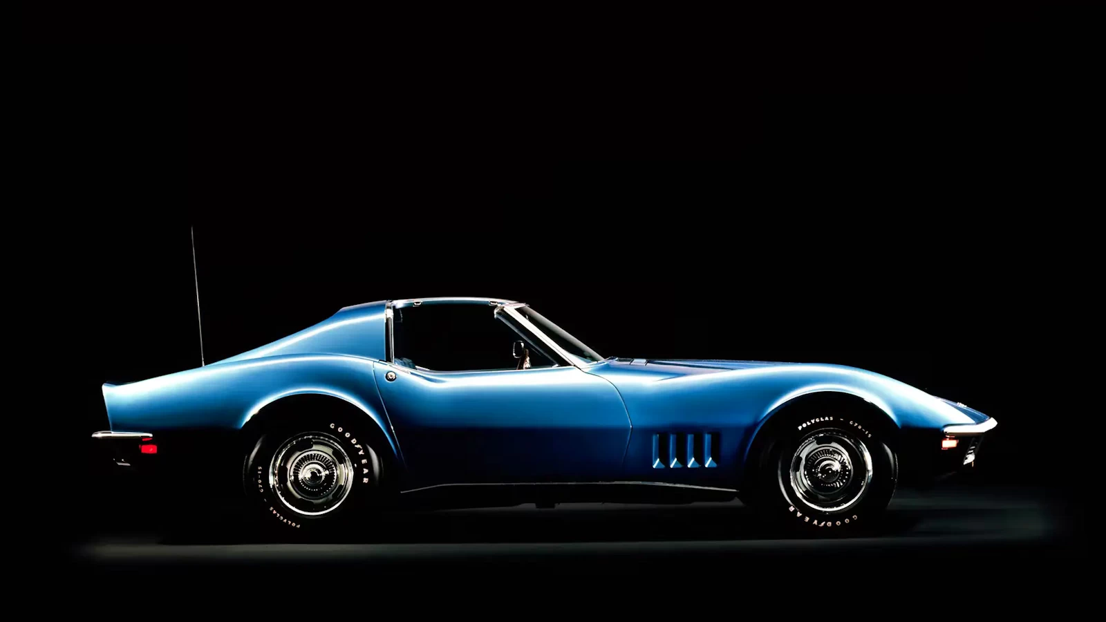 Click to Enlarge-Esc to Close Corvette Generations/C3/C3 1968 Stingray side view.webp
